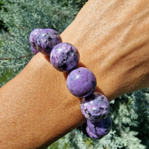 csaroit-asvany-karkoto