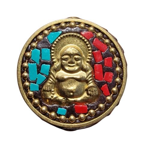 Nepáli Buddha medál kétoldalas keresztben átfúrt díszítőelem türkizkék és piros részletekkel, 2,8 cm méretben.