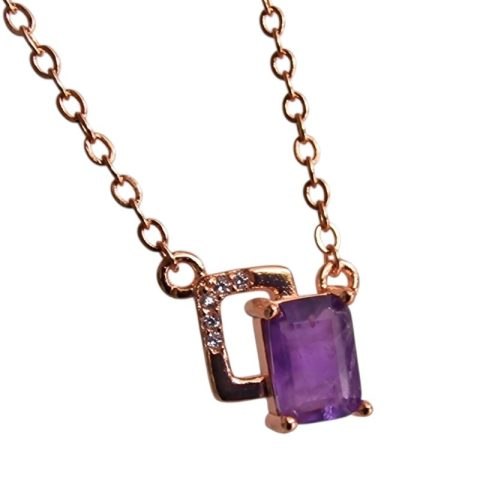 Ametiszt nyaklánc téglalap díszítésekkel, rose gold színű alappal, lila ametiszt kővel és cirkon díszítéssel